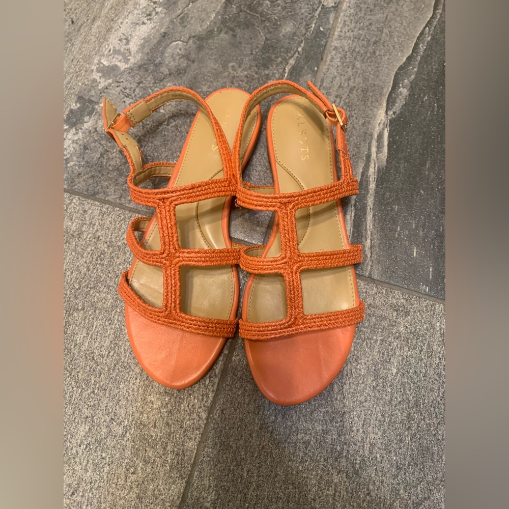 Talbots  Leather sole T-Strap Sandals size 61/2 peach color